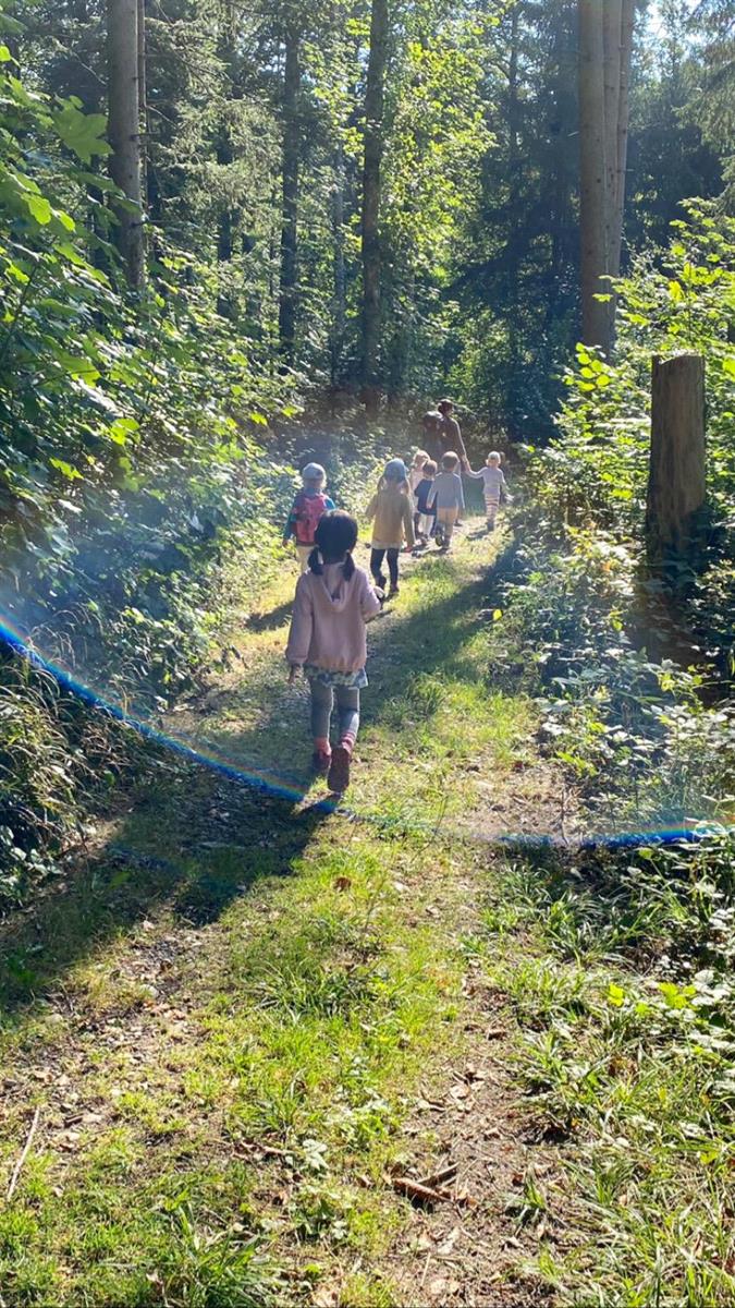 Bild 4: Waldspielgruppe in Oberhasli (Gemeinde Niederhasli)